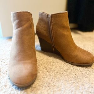 Cognac wedge bootie